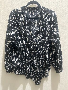 SHEIN Black & White Printed V-Neck Peplum Blouse